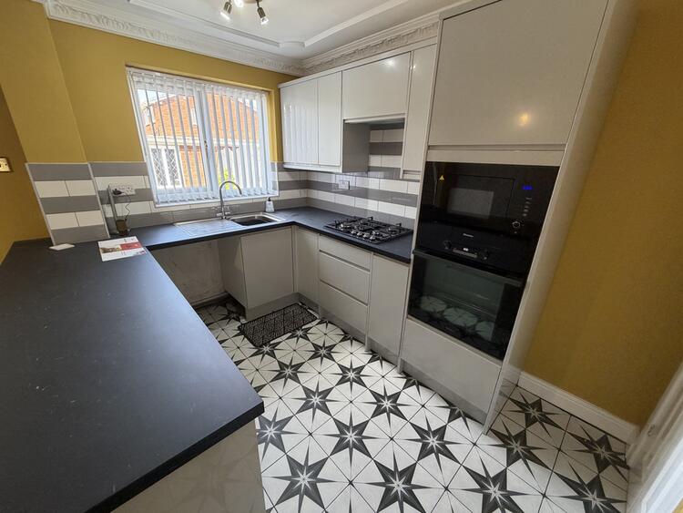 Semi-detached House in Walsall image 4