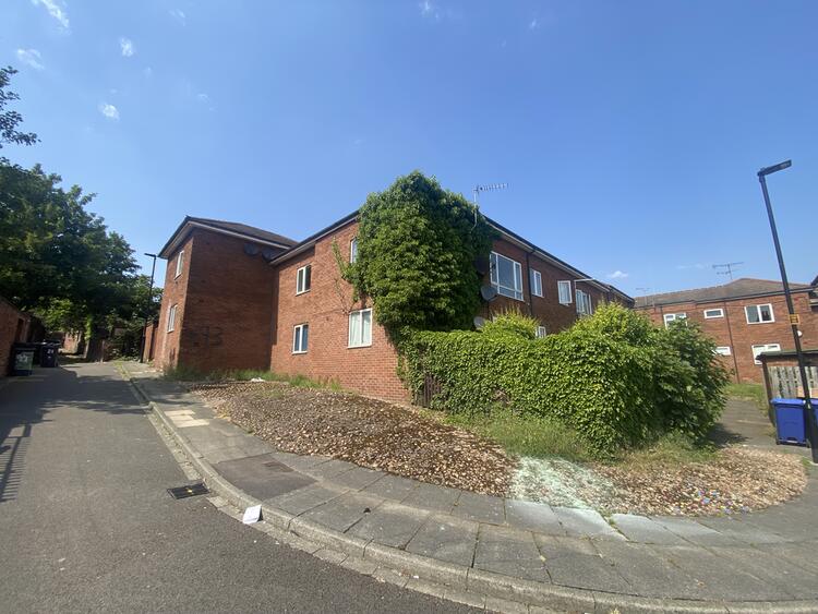 Flat in Doncaster image 2