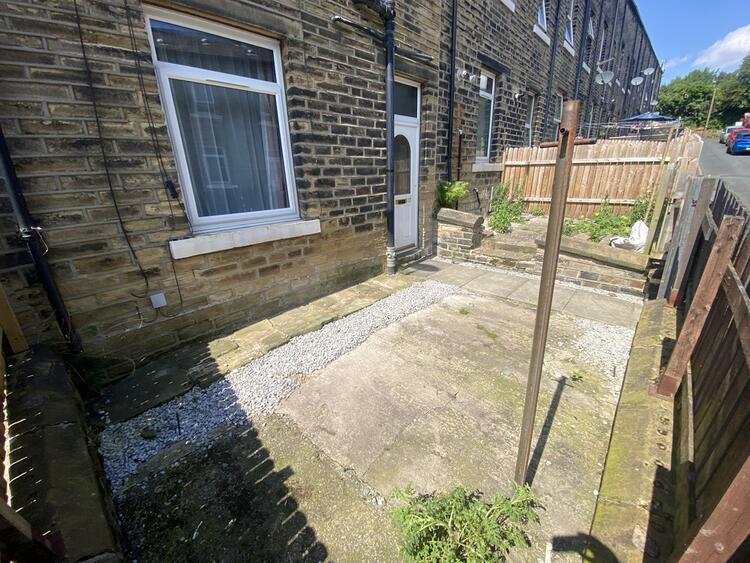 17 Claremont Street, Sowerby Bridge, West Yorkshire HX6 2PD