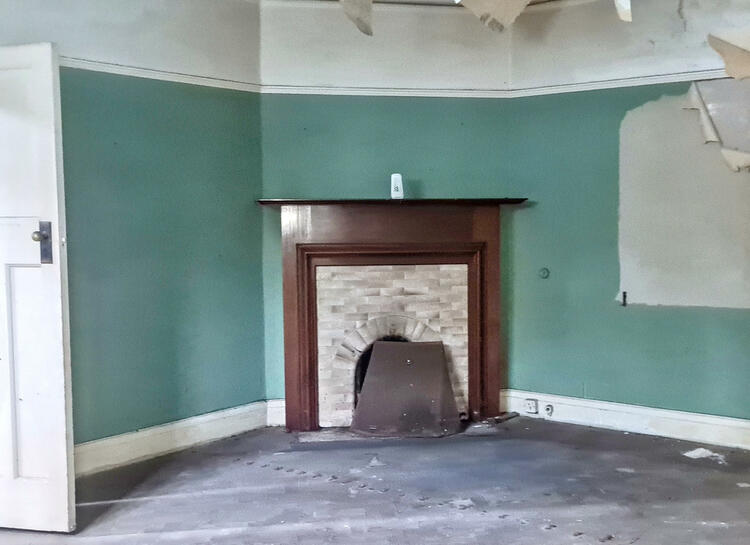 Brampton House, 32 West Drive, Porthcawl, Mid Glamorgan CF36 3HS