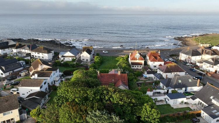 Brampton House, 32 West Drive, Porthcawl, Mid Glamorgan CF36 3HS