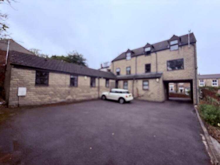 Flat in Sheffield image 2