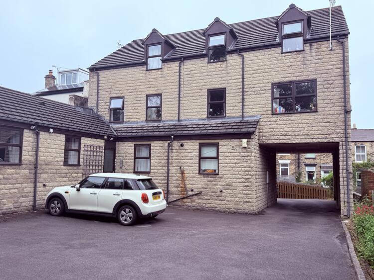 Flat in Sheffield image 4