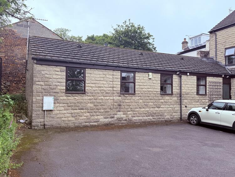 Flat in Sheffield image 3
