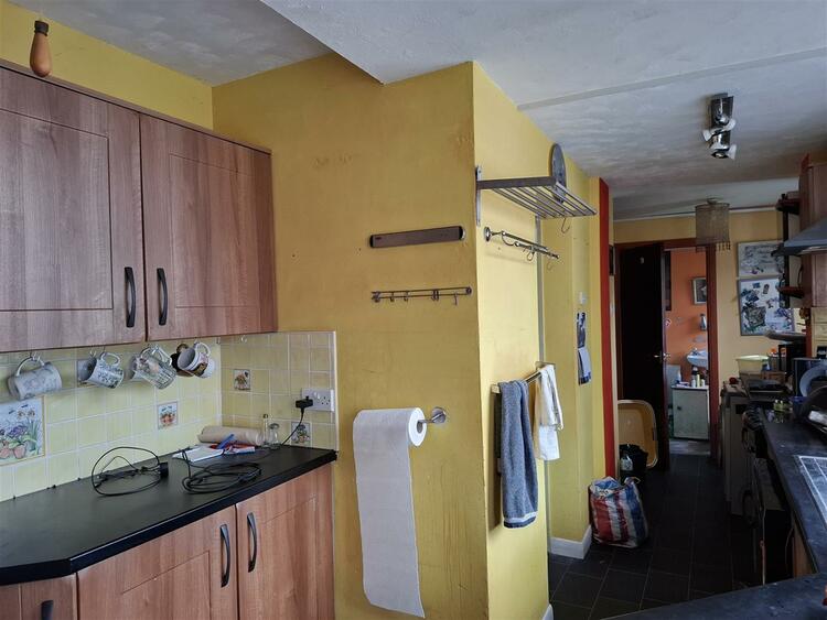 Semi-detached House in Chesterfield image 4