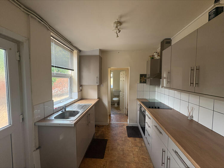 Terraced House in Nottingham image 4
