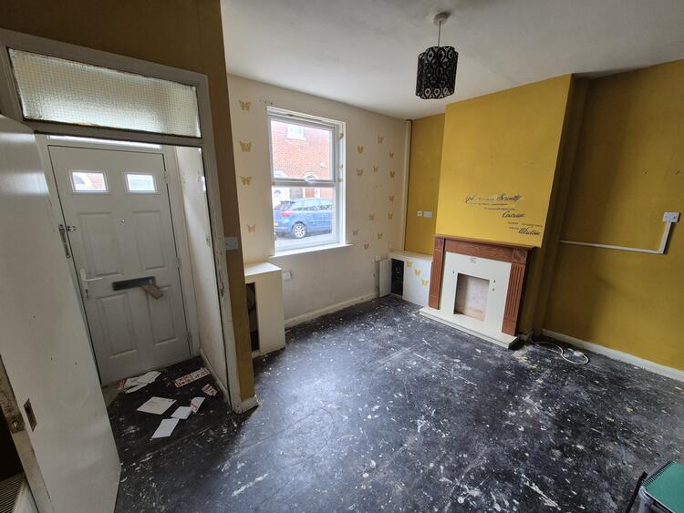 Terraced House in Preston image 3
