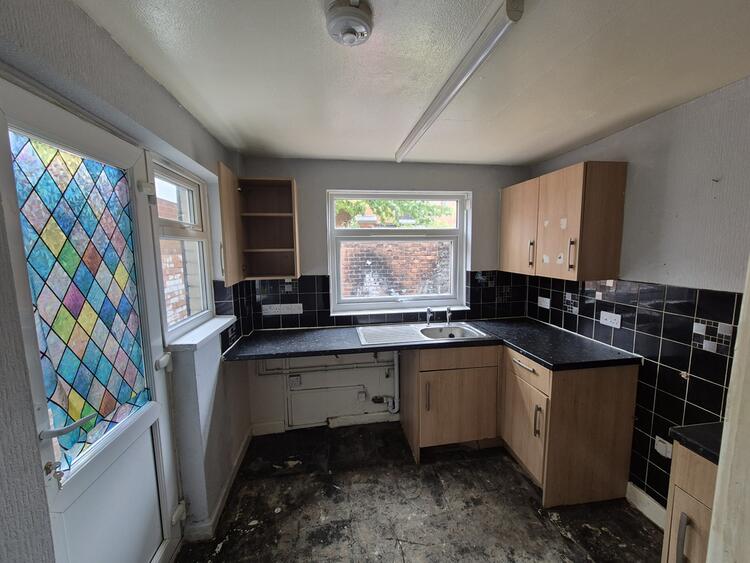 Terraced House in Preston image 5