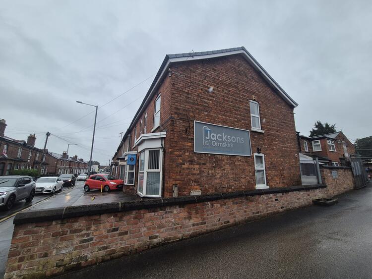 Semi-detached House in Ormskirk image 3