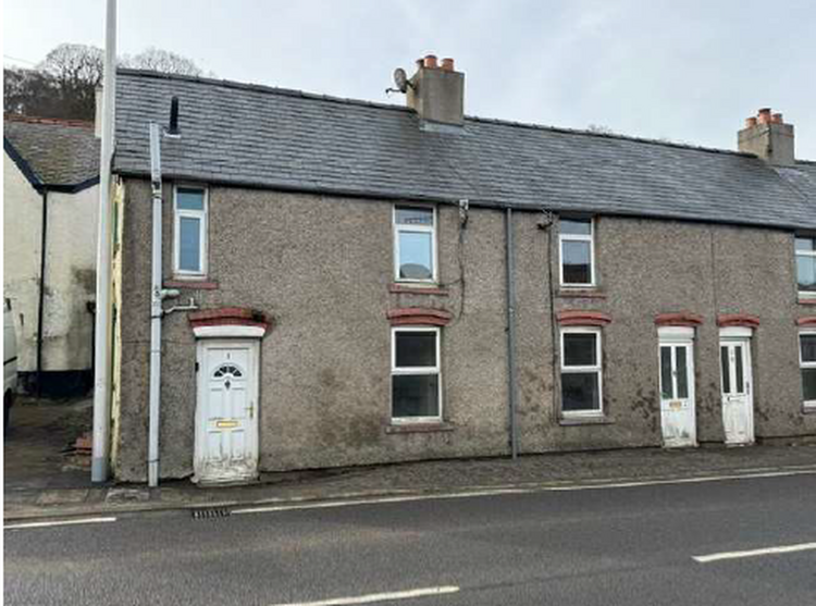 Terraced House in Corwen image 3
