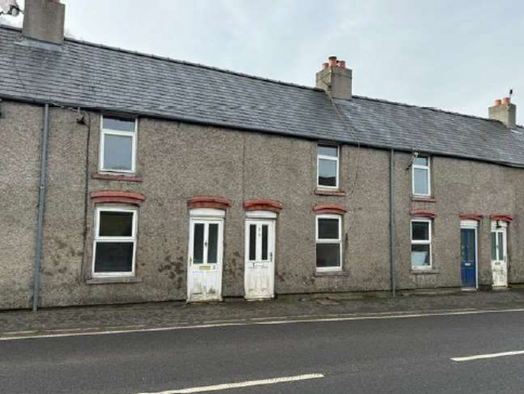 Terraced House in Corwen image 4