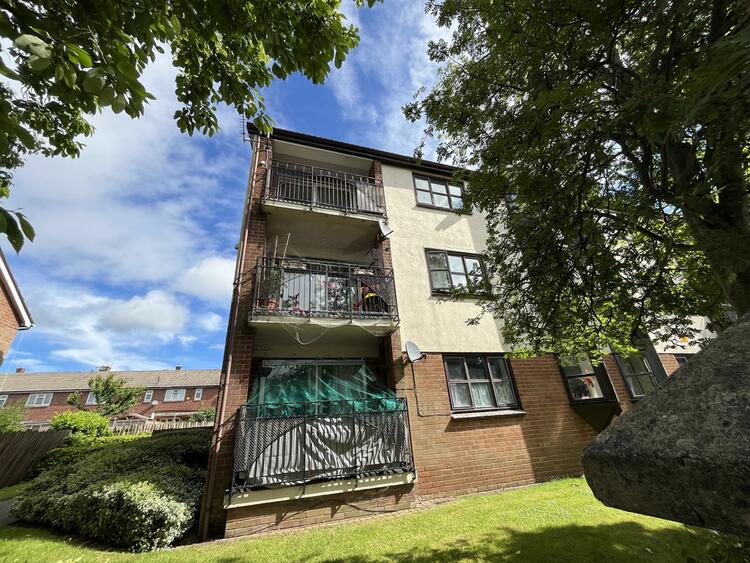 Flat in Batley image 3