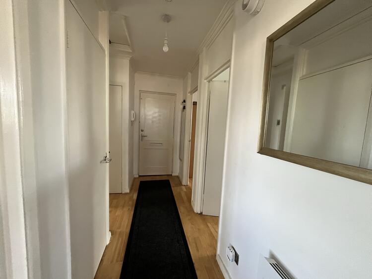 Flat in Batley image 4