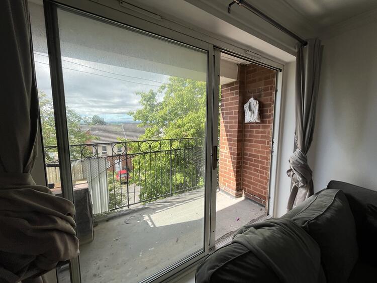 Flat in Batley image 5