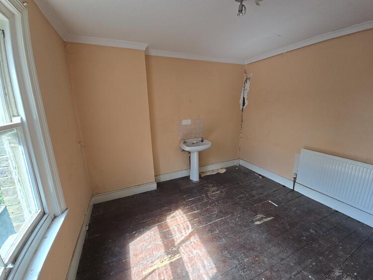 49 Warwick Gardens, Worthing, West Sussex BN11 1PF