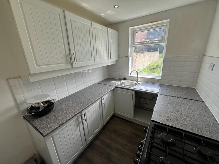 Terraced House in Burton-On-Trent image 5
