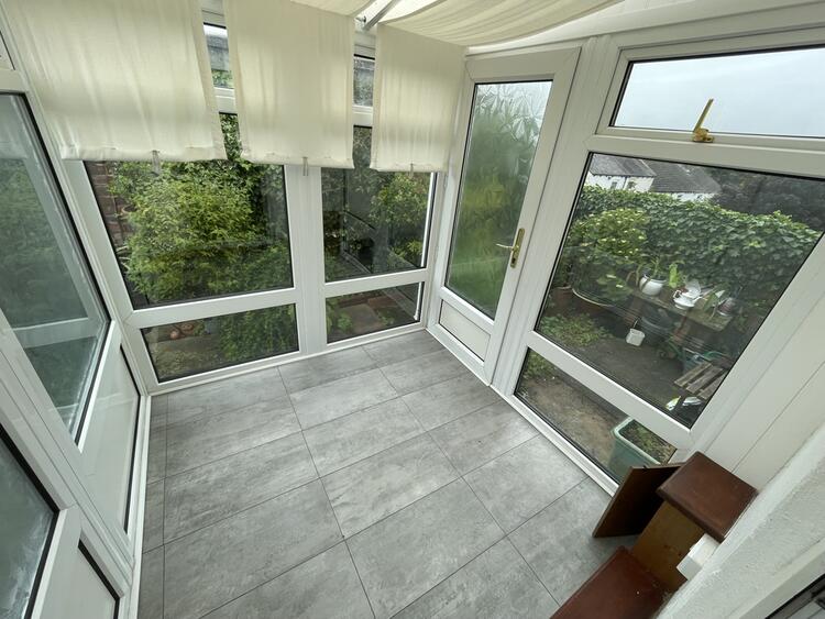 Detached House in Wakefield image 5