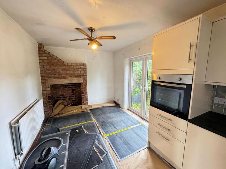 Semi-detached House in Chesterfield image 3