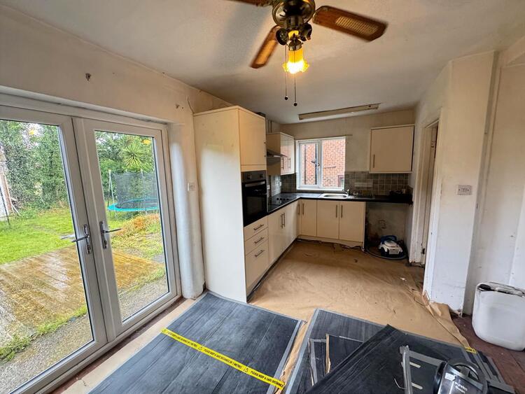 Semi-detached House in Chesterfield image 4