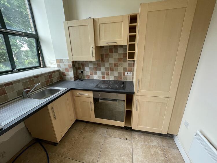 Flat in Keighley image 4