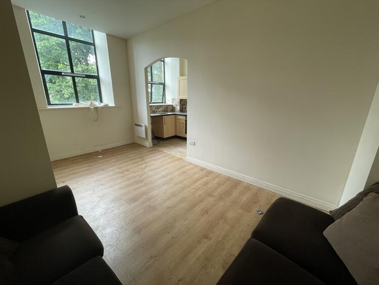 Flat in Keighley image 3