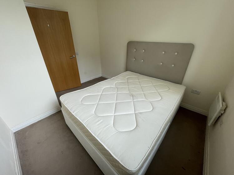 Flat in Keighley image 5