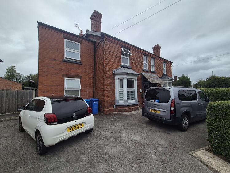 Semi-detached House in Liverpool image 2