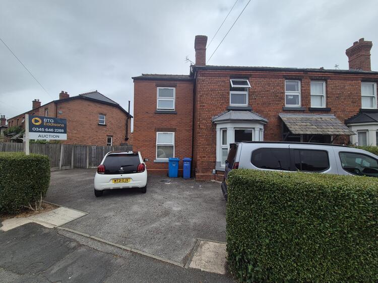 Semi-detached House in Liverpool image 4