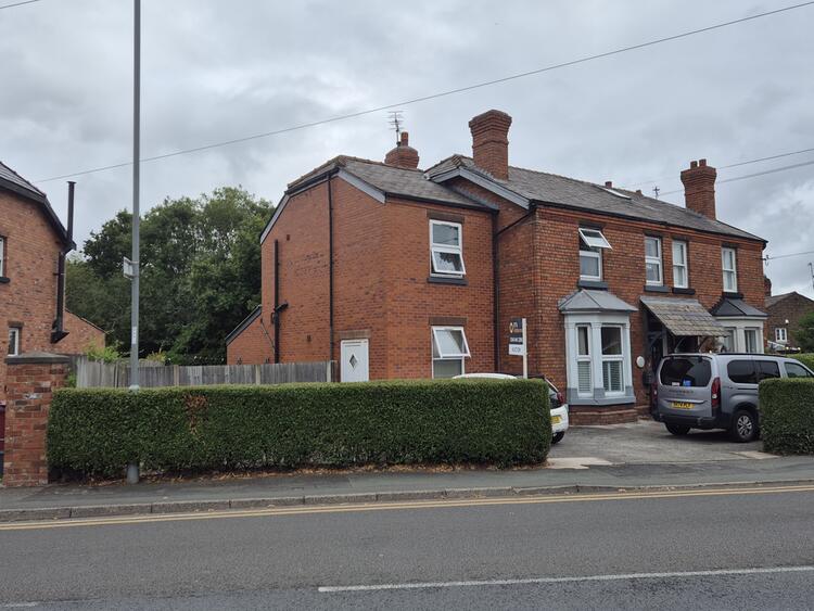 Semi-detached House in Liverpool image 5