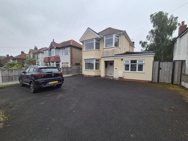 Detached House in Liverpool image 2