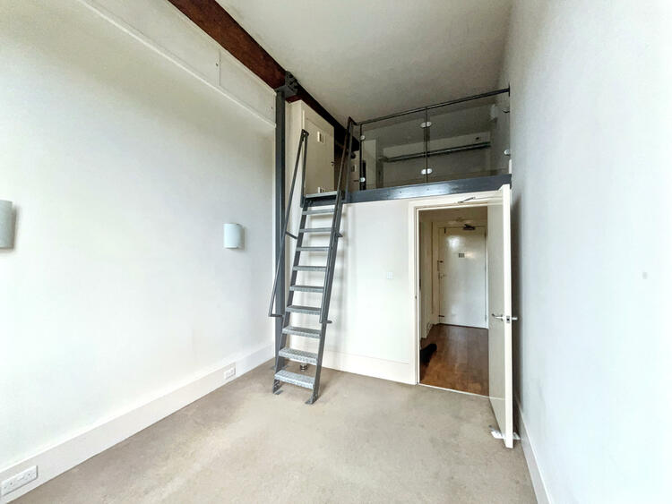 Flat in Mirfield image 4