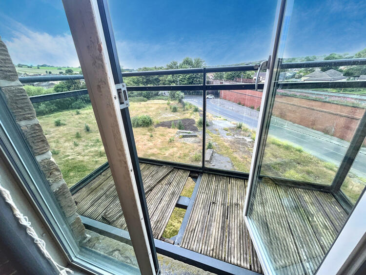 Flat in Mirfield image 5