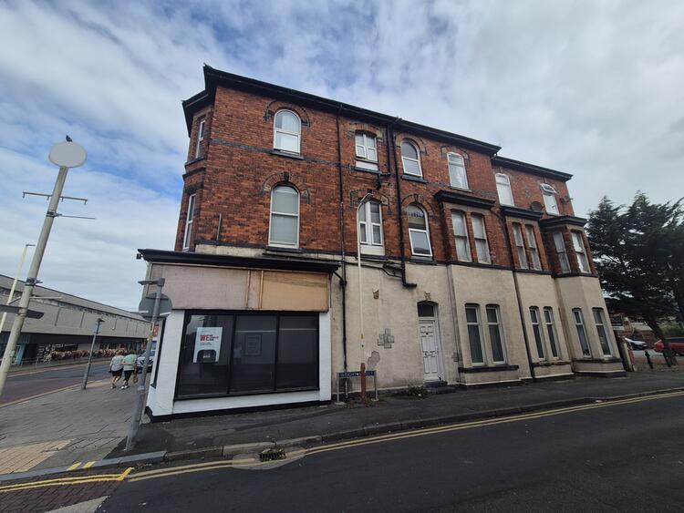 Flat in Southport image 3