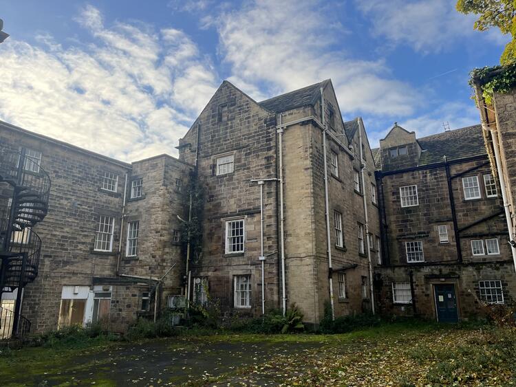 Commercial Property in Wakefield image 2