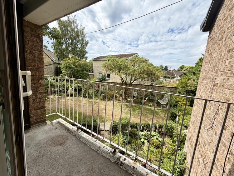Flat in Sheffield image 3