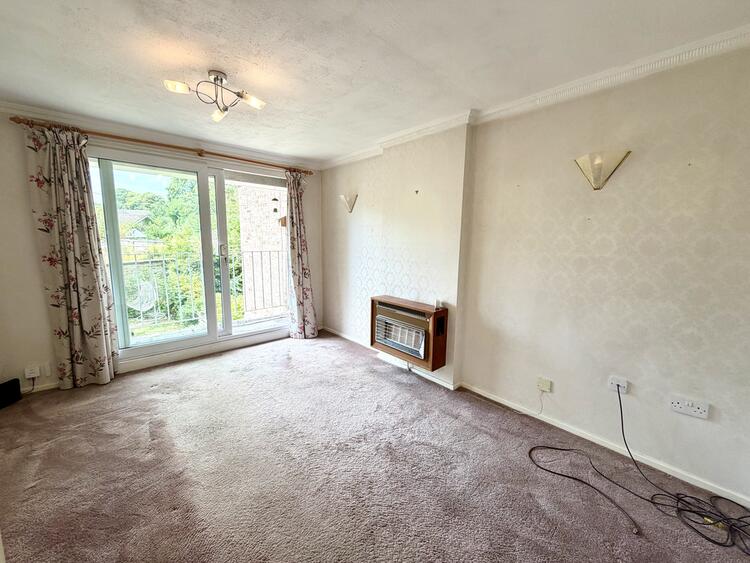 Flat in Sheffield image 4