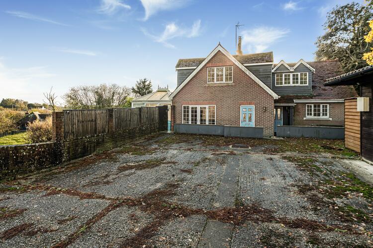 Detached House in Arundel image 4