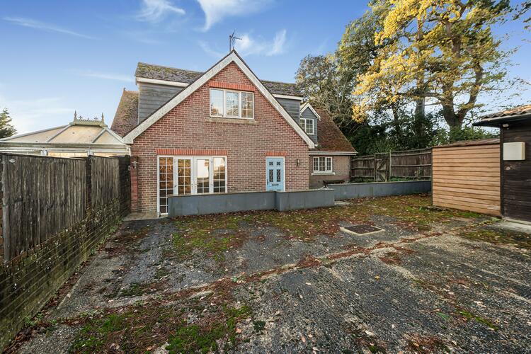Detached House in Arundel image 5