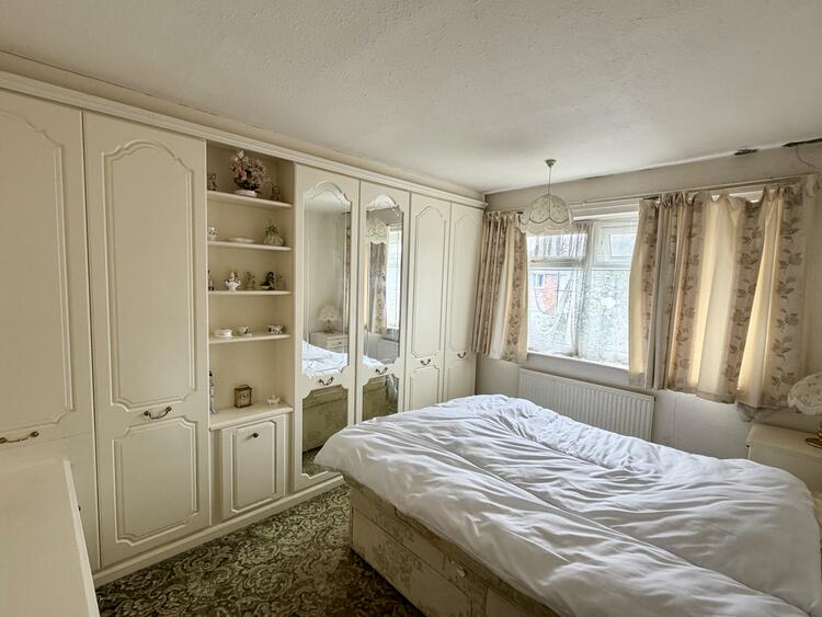 Semi-detached House in Sheffield image 3