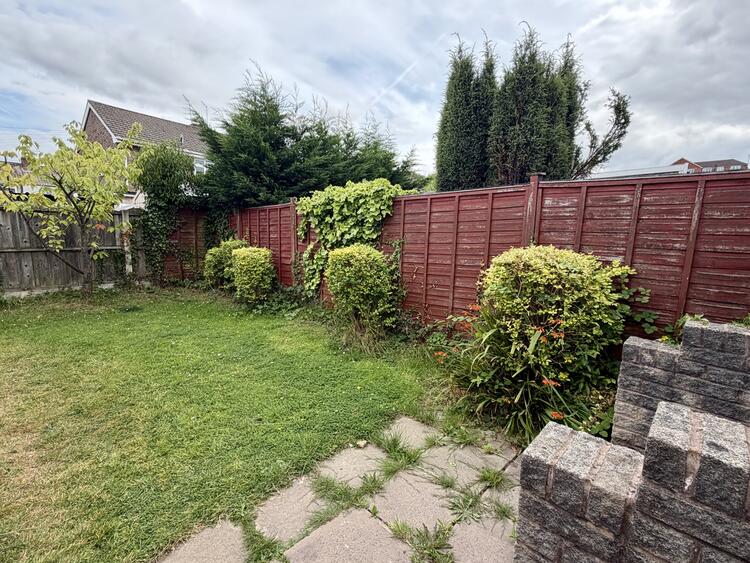 Semi-detached House in Sheffield image 5