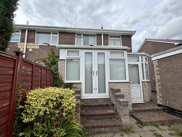 Semi-detached House in Sheffield image 2