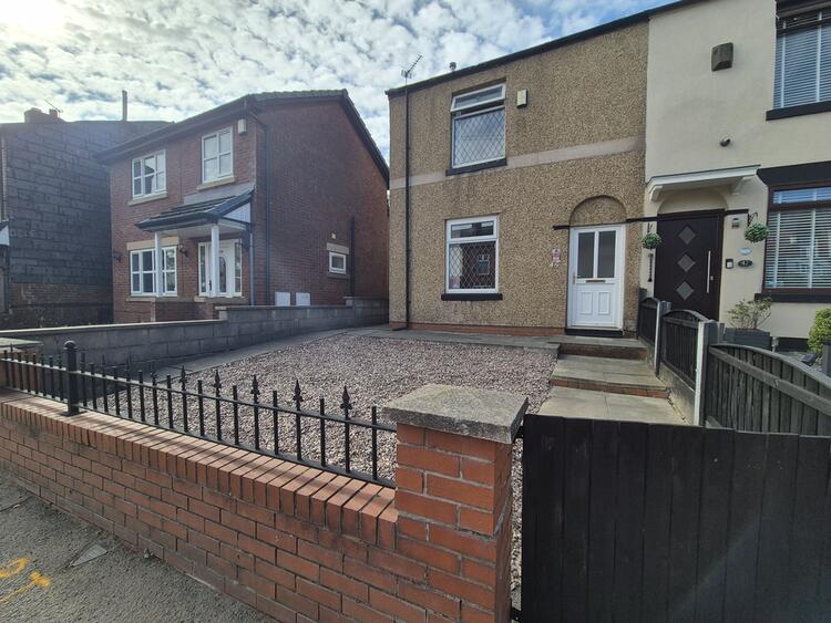 Terraced House in Bolton image 2