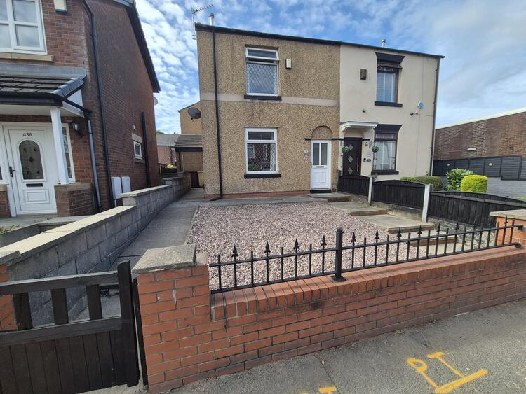 Terraced House in Bolton image 3