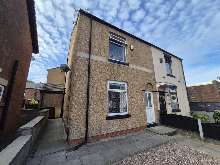 Terraced House in Bolton image 4