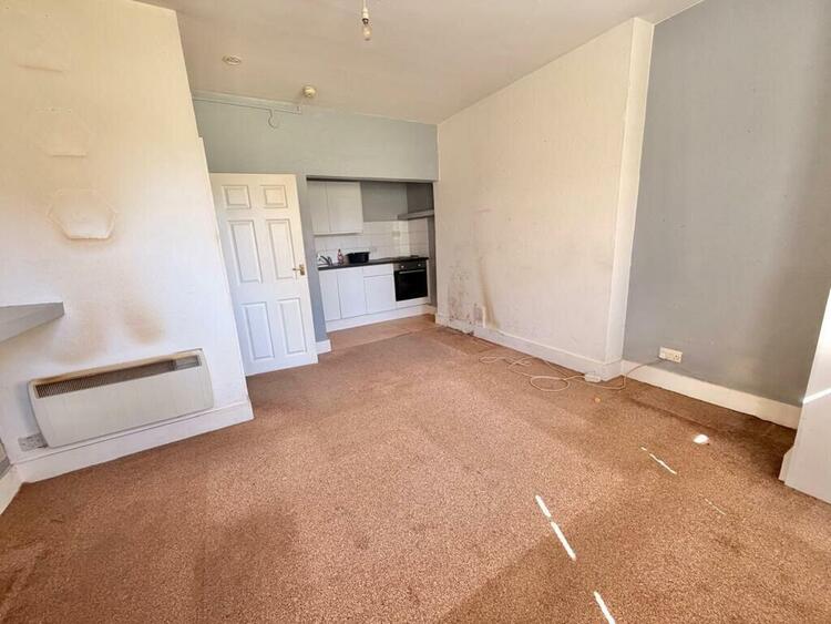 Flat in St. Leonards-On-Sea image 3