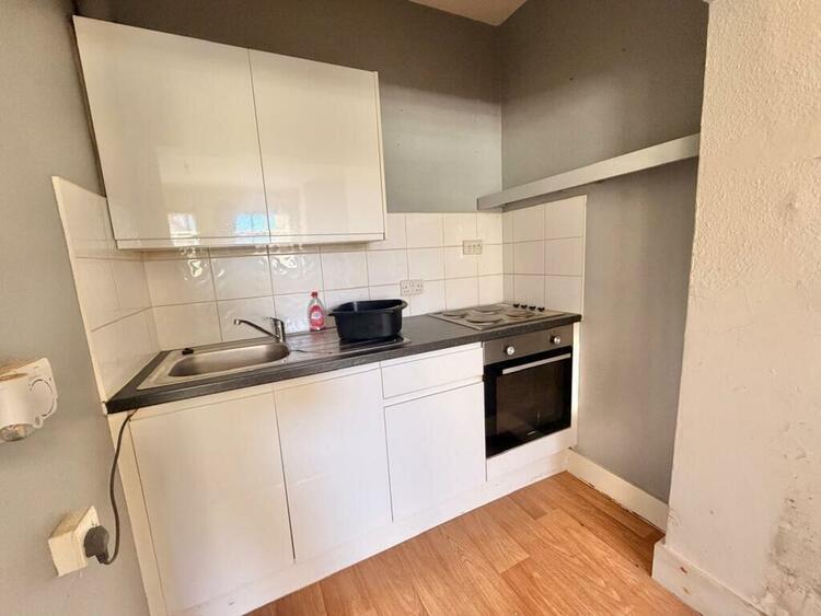 Flat in St. Leonards-On-Sea image 4