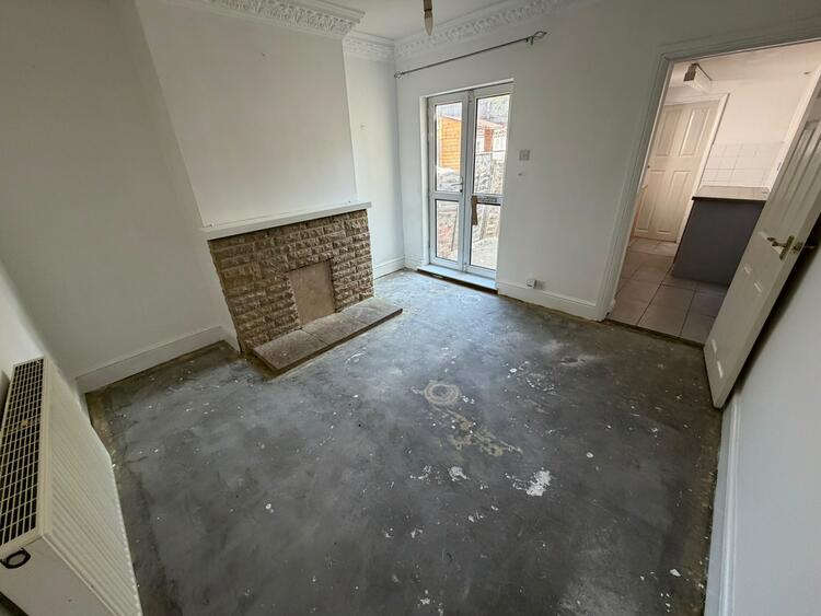 Terraced House in Grantham image 5