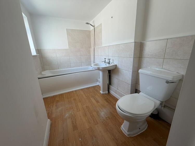 Terraced House in Grantham image 3