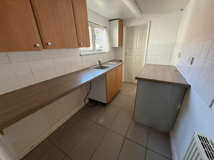 Terraced House in Grantham image 2