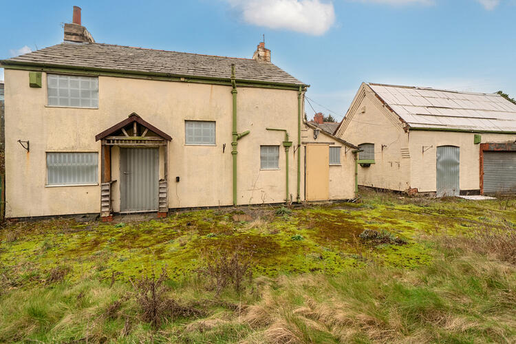 Detached House in Runcorn image 2